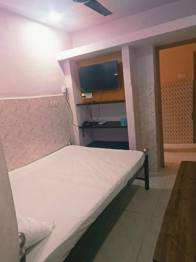 Spot On Sri Krish Hotel 벨로르 외부 사진